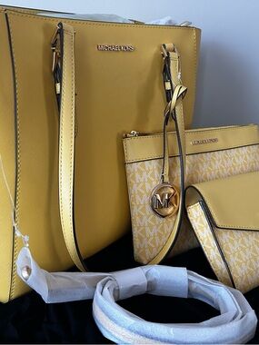 FOR UR SPRING/ SUMMER BAG COLLECTION: MK Daisy 3-Pcs Tote, Crossbody/Wristlet